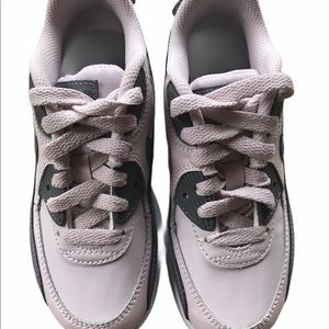Nike Kids Size  12.5 Air Max 90 Lilac Pink 833377